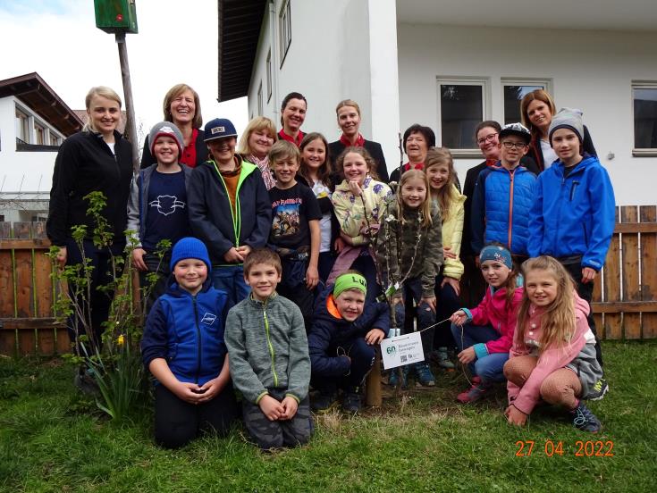 Ist mglicherweise ein Bild von 13 Personen, Personen, die stehen und auen