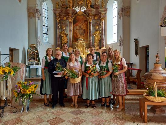 Ist mglicherweise ein Bild von 7 Personen