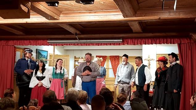 Ist m�glicherweise ein Bild von 13 Personen
